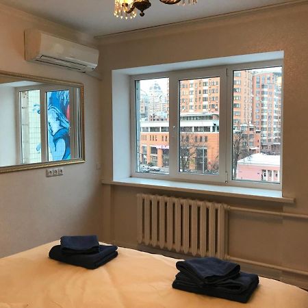 Sunny Apartment Overlooking The Royal Village เคียฟ ภายนอก รูปภาพ